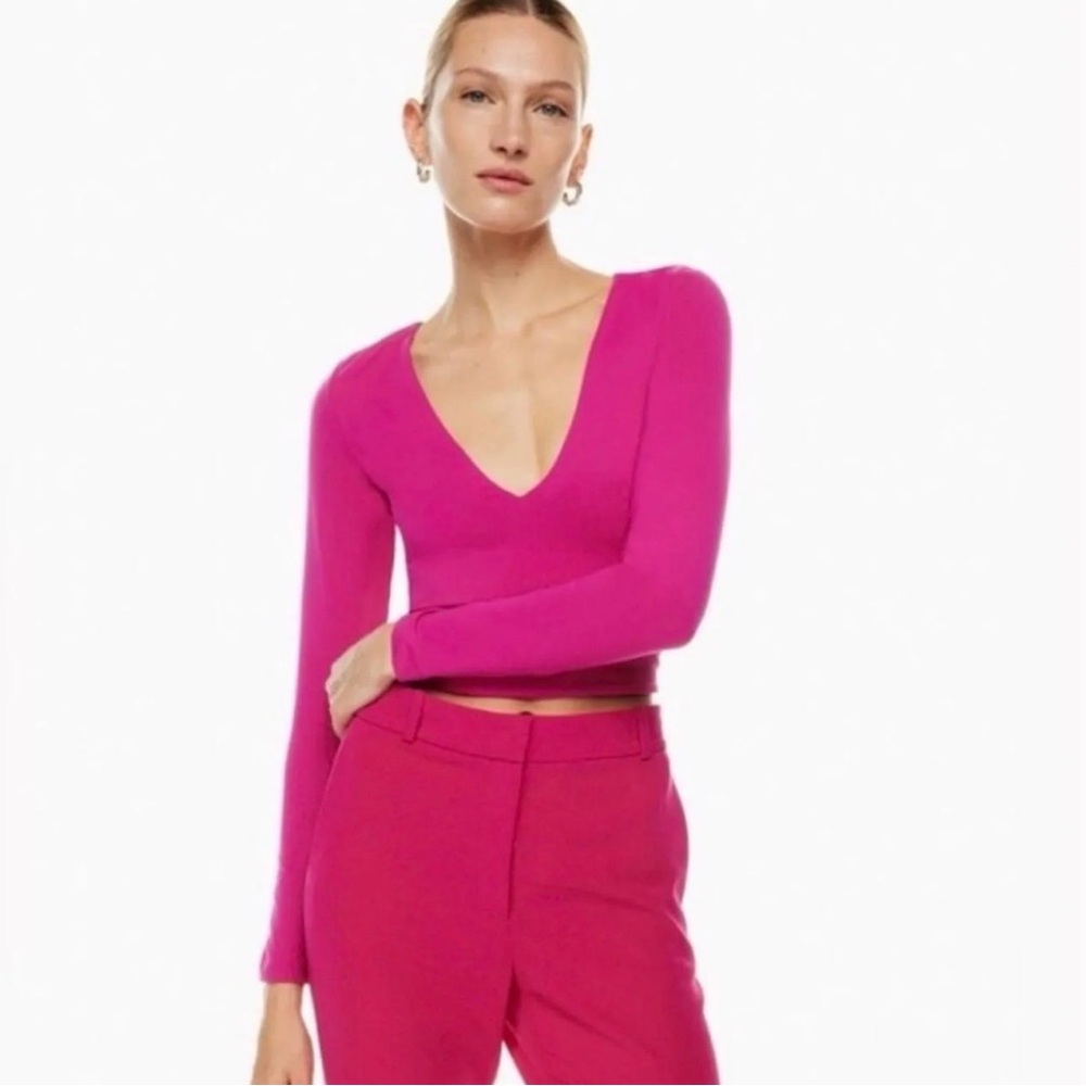 Aritzia Babaton Pink Fitted VNeck size s